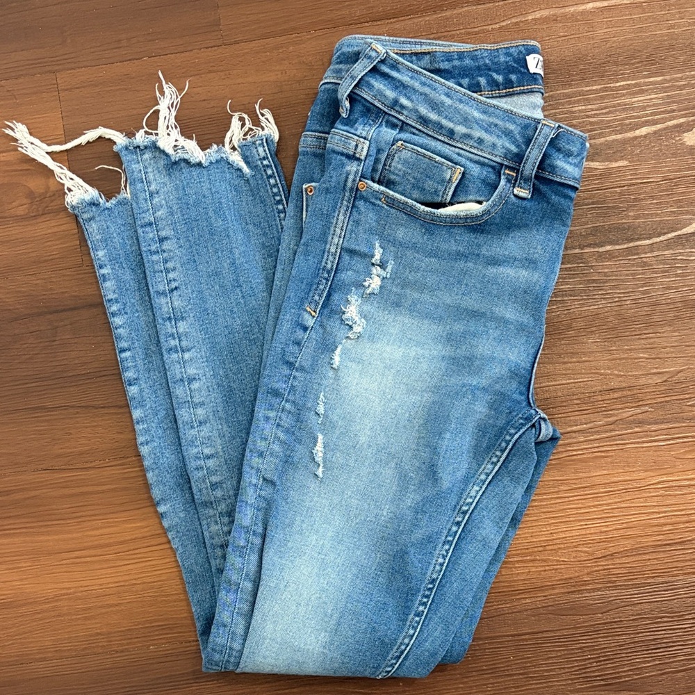 Zara women Distressed Blue Jeans